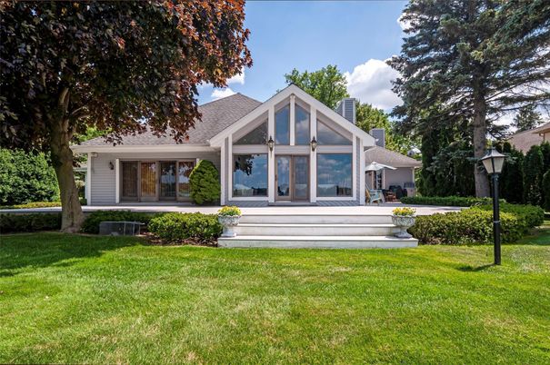 Backyard, Exterior, Facade, Queen Anne Victorian