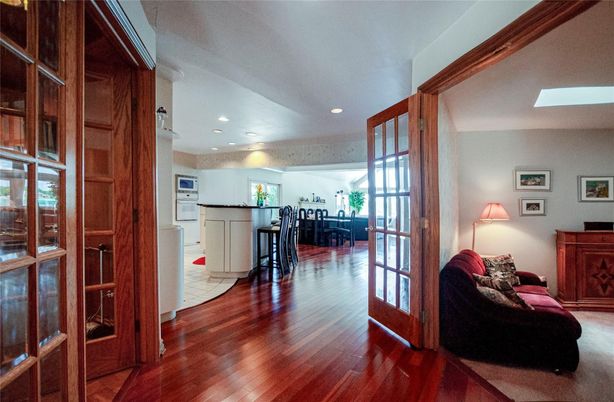 Interior, Recessed Lighting, Wood Texture Flooring