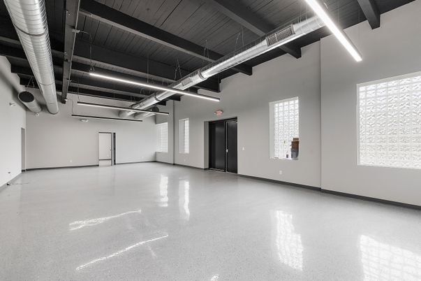 Garage, Interior, Wooden Beams
