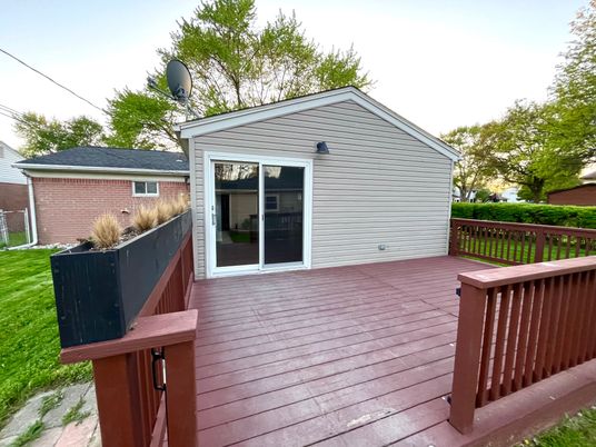 Detached Garage, Exterior