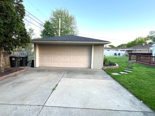 Detached Garage, Exterior