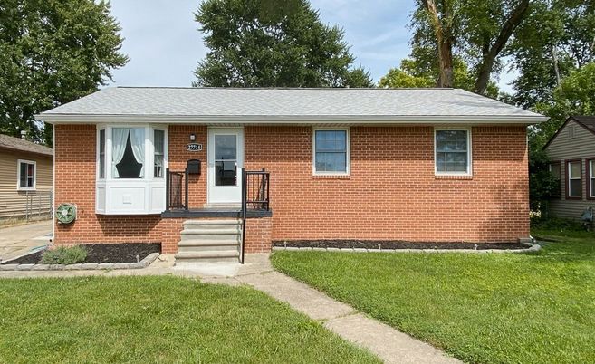 Exterior, Facade, Brick Facade, Raised Ranch
