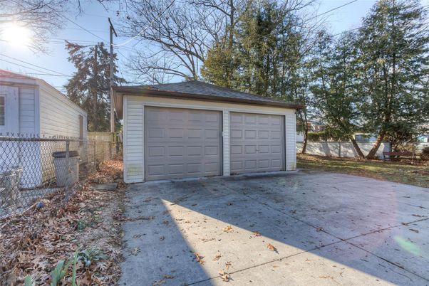 Detached Garage, Exterior