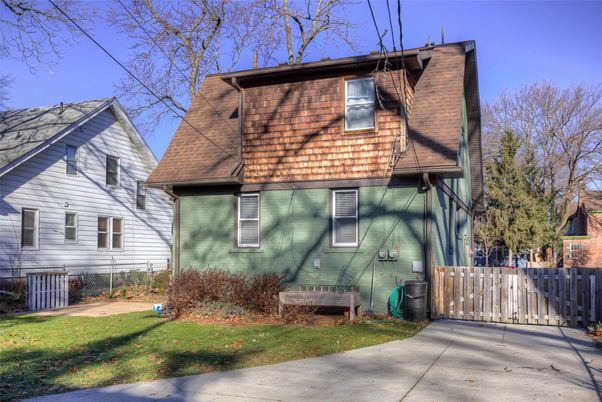 Exterior, Facade, Cape Cod