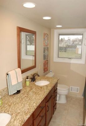 Bathroom, Dual Sink Vanities, Interior, Recessed Lighting