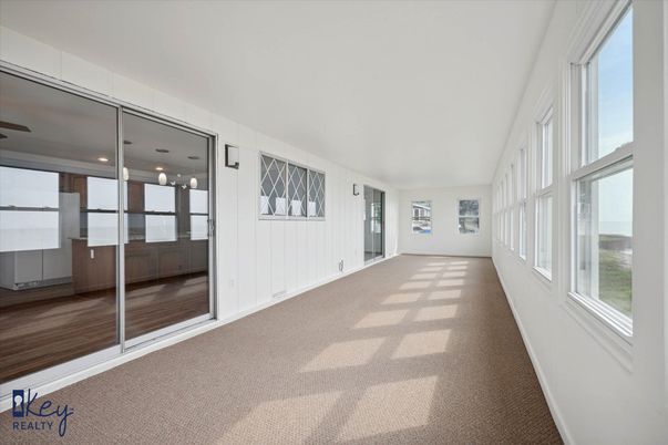 Empty room, Interior, Pendant Lights