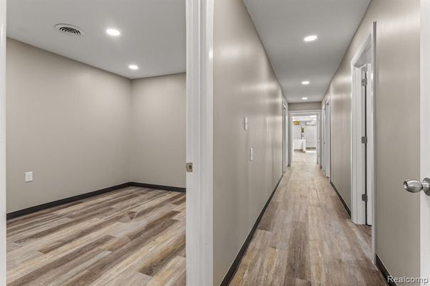 Interior, Recessed Lighting, Wood Texture Flooring