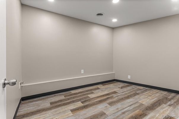 Empty room, Interior, Recessed Lighting, Wood Texture Flooring