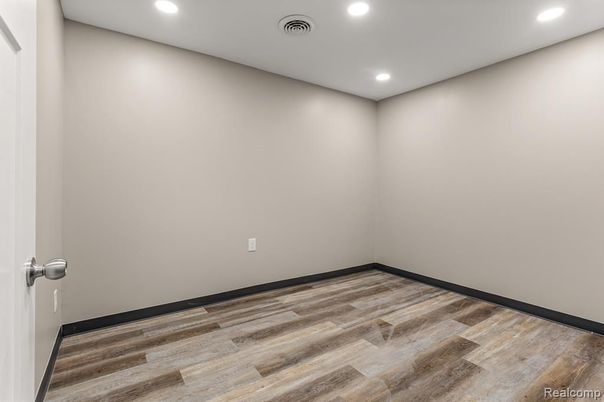 Empty room, Interior, Recessed Lighting, Wood Texture Flooring