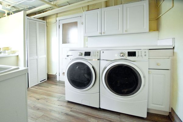 Interior, Utility Closets, Washer, Wood Texture Flooring