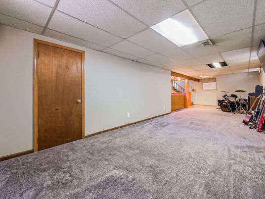 Empty room, Fitness Equipment, Interior, Recessed Lighting