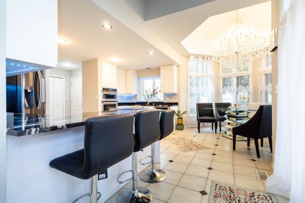 Chandelier, Dining room, Interior, Kitchen, Recessed Lighting, Stainless Steel Appliances