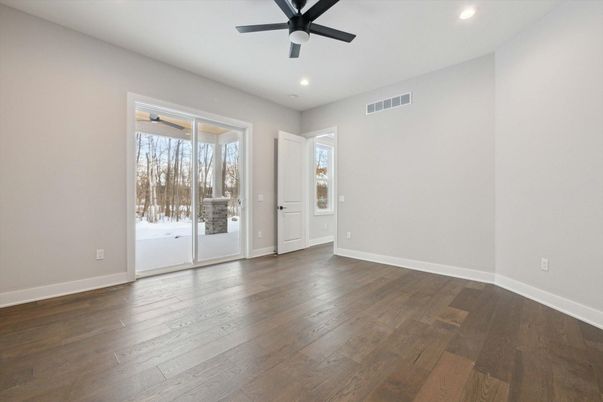 Empty room, Interior, Recessed Lighting, Wood Texture Flooring