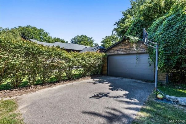 Detached Garage, Exterior
