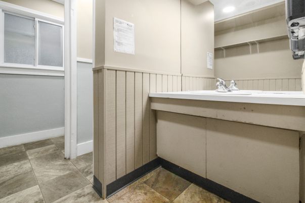 Bathroom, Interior, Recessed Lighting
