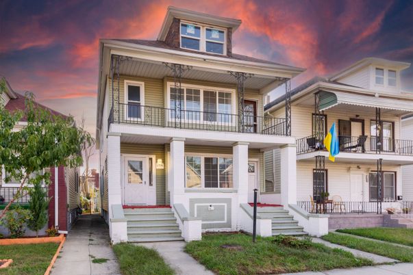 Exterior, Facade, American Foursquare