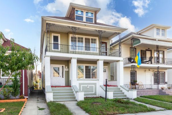 Exterior, Facade, American Foursquare