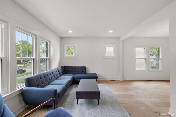 Interior, Living room, Recessed Lighting, Wood Texture Flooring