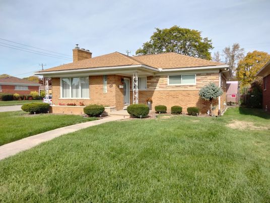 Exterior, Facade, Brick Facade, Ranch