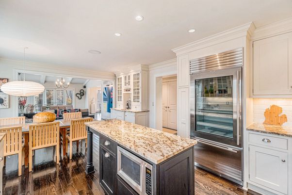 Chandelier, Dining room, Interior, Kitchen, Pendant Lights, Recessed Lighting, Wood Texture Flooring