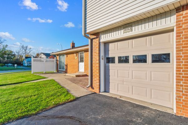 Detached Garage, Exterior