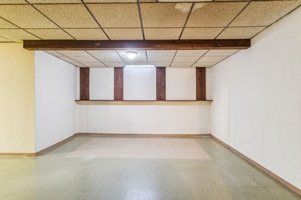 Empty room, Interior, Wooden Beams