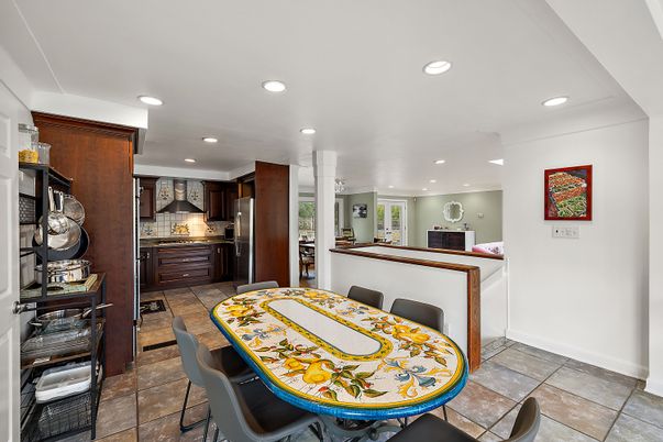 Dining room, Interior, Kitchen, Recessed Lighting, Stainless Steel Appliances