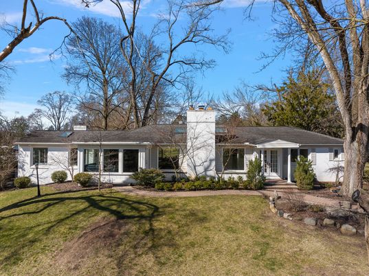 Exterior, Facade, Ranch
