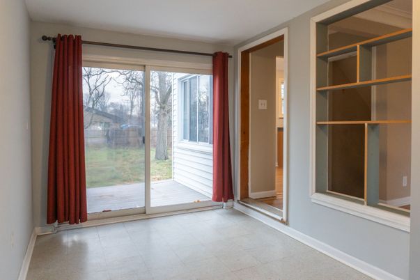 Empty room, Interior