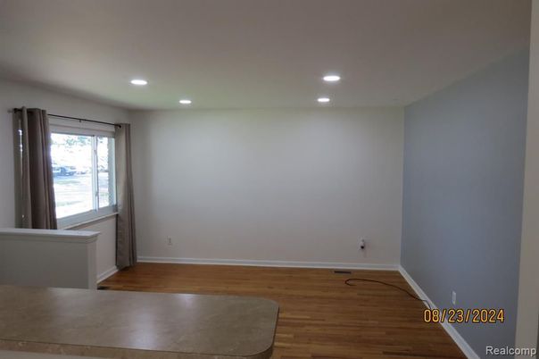 Empty room, Interior, Recessed Lighting, Wood Texture Flooring