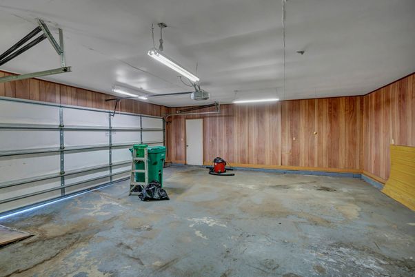 Garage, Interior