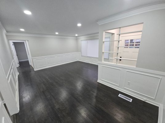 Empty room, Interior, Recessed Lighting, Wood Texture Flooring
