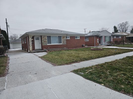 Exterior, Facade, Brick Facade, Ranch