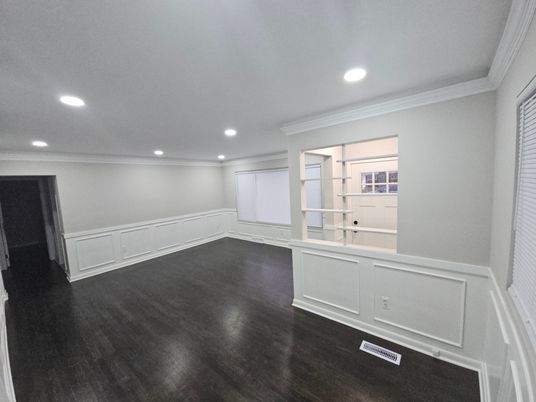 Empty room, Interior, Recessed Lighting, Wood Texture Flooring