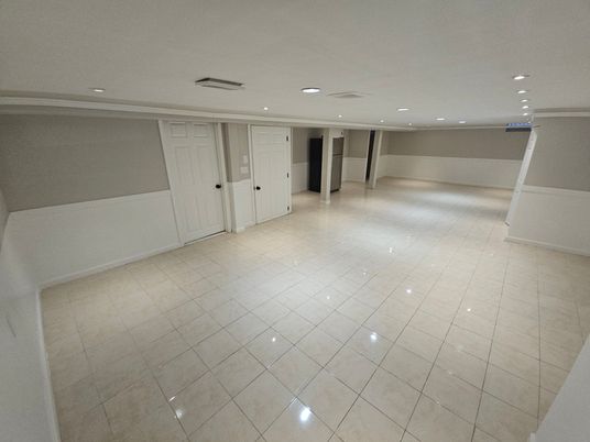 Empty room, Interior, Recessed Lighting