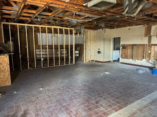 Empty room, Interior, Wooden Beams
