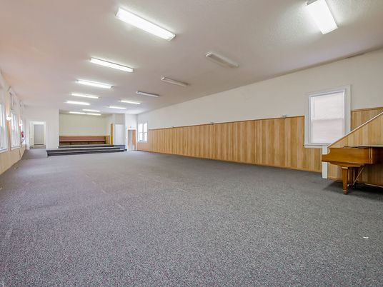 Interior, Piano