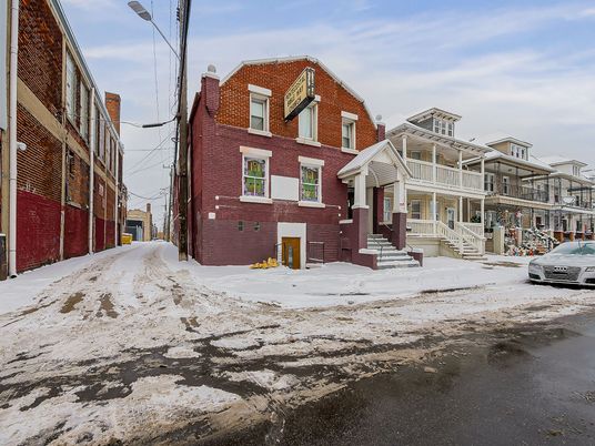Exterior, Facade, Brick Facade, Rowhouse