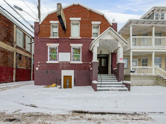 Exterior, Facade, Brick Facade, Rowhouse