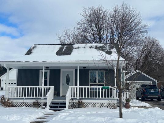 Exterior, Facade, Cape Cod