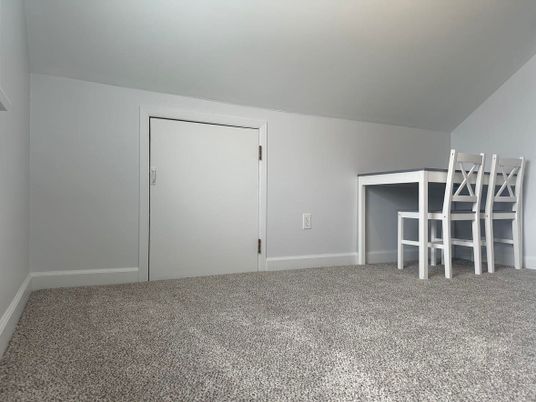 Empty room, Interior