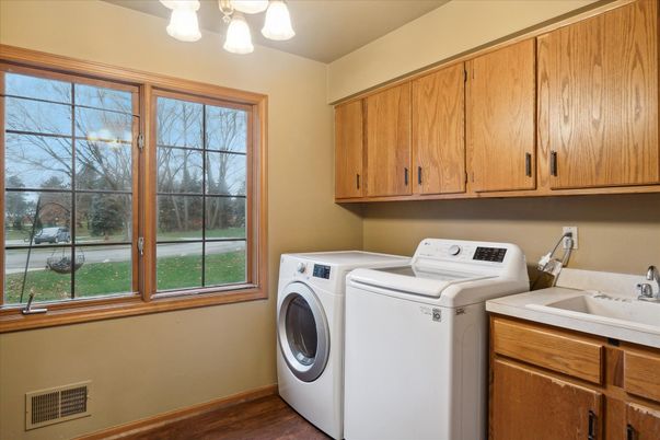 Interior, Washer, Wood Texture Flooring