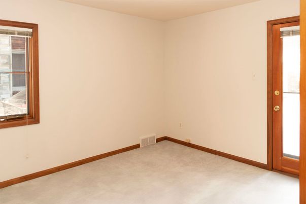Empty room, Interior