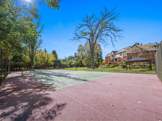 Exterior, Tennis Courts