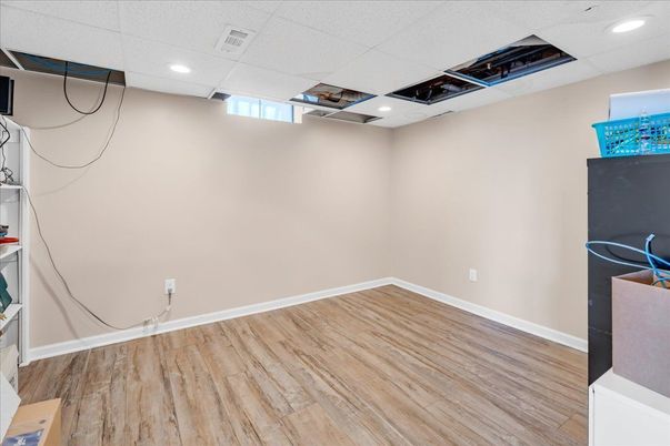 Empty room, Interior, Recessed Lighting, Wood Texture Flooring