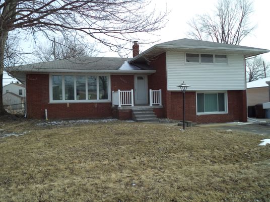 Exterior, Facade, Brick Facade, Split Level