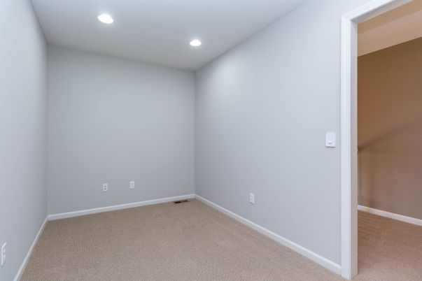 Empty room, Interior, Recessed Lighting
