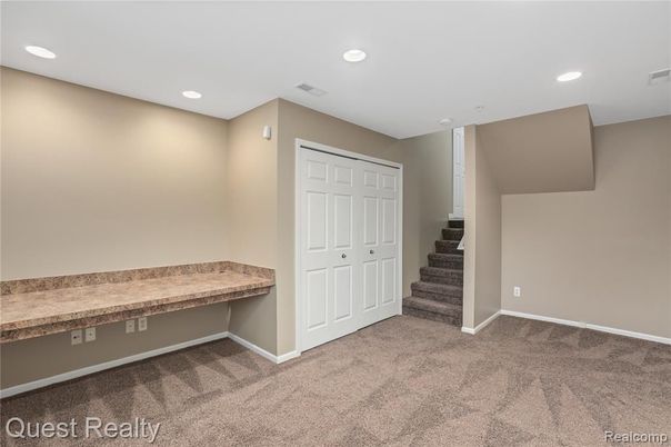 Empty room, Interior, Recessed Lighting