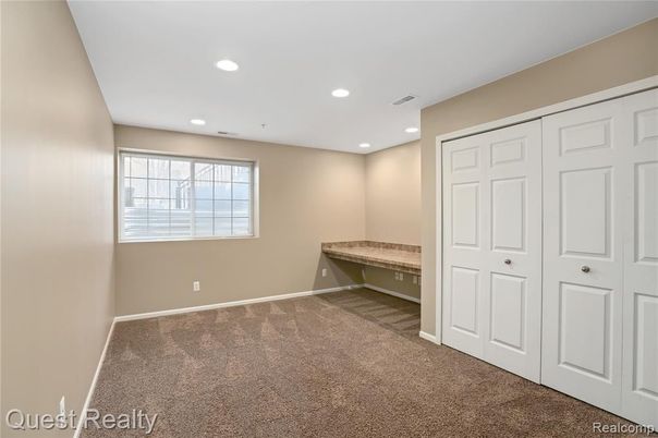 Empty room, Interior, Recessed Lighting
