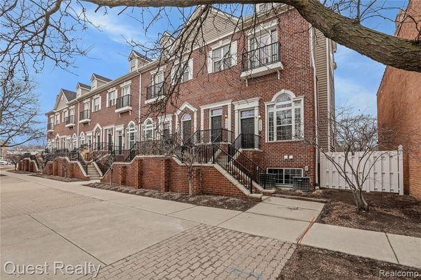 Exterior, Facade, Brick Facade, Rowhouse